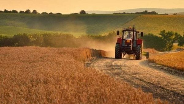 БОЉИ ДАНИ УЗ ЕУ ФОНДОВЕ: Министар Јоковић уверен да ће област пољопривреде превазићи кризу БОЉИ ДАНИ УЗ ЕУ ФОНДОВЕ: Министар Јоковић уверен да ће област пољопривреде превазићи кризу