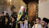 ПАТРИЈАРХ СТИГАО У МАНАСТИР МИЛЕШЕВУ: Верни народ дочекао Порфирија (ФОТО) ПАТРИЈАРХ СТИГАО У МАНАСТИР МИЛЕШЕВУ: Верни народ дочекао Порфирија (ФОТО)