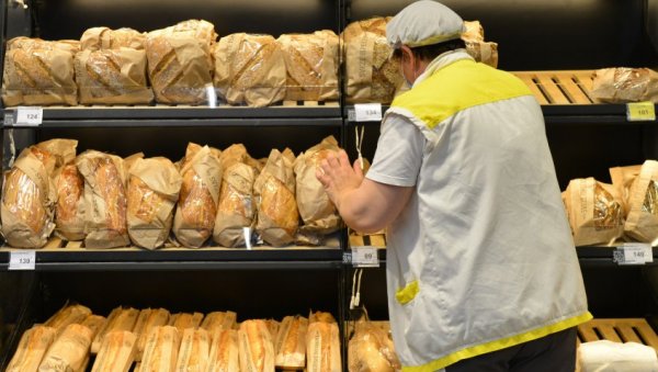 ИМАМО НАЈЈЕФТИНИЈИ ХЛЕБ У ЕРВОПИ Вучић: Србија нема проблем са храном ИМАМО НАЈЈЕФТИНИЈИ ХЛЕБ У ЕРВОПИ Вучић: Србија нема проблем са храном