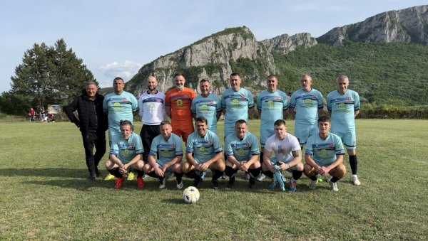 ДЕЈАН ПЕТКОВИЋ РАМБО, ЗА НОВОСТИ: Орлови лете у други круг ДЕЈАН ПЕТКОВИЋ РАМБО, ЗА НОВОСТИ: Орлови лете у други круг
