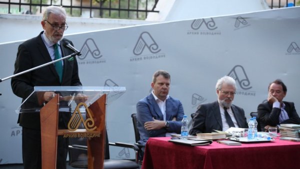 СВЕТЛО У СВЕТИОНИКУ: У Архиву Војводине промовисана нова књига песама Игора Мировића СВЕТЛО У СВЕТИОНИКУ: У Архиву Војводине промовисана нова књига песама Игора Мировића