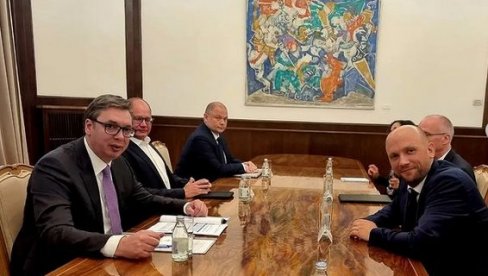 VAŽAN SASTANAK: Predsednik Vučić sa Manuelom Saracinom (FOTO)