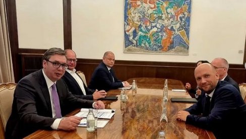 VAŽAN SASTANAK: Predsednik Vučić sa Manuelom Saracinom (FOTO) VAŽAN SASTANAK: Predsednik Vučić sa Manuelom Saracinom (FOTO)