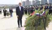 ПОЛОЖЕНИ ВЕНЦИ НА СТАРОМ САЈМИШТУ: Обележен дан сећања на жртве Холокауста у Београду ПОЛОЖЕНИ ВЕНЦИ НА СТАРОМ САЈМИШТУ: Обележен дан сећања на жртве Холокауста у Београду