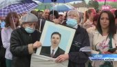 СЛИКА У ЗНАК ДОБРОДОШЛИЦЕ: На оригиналан начин дочекале председника Вучића (ФОТО) СЛИКА У ЗНАК ДОБРОДОШЛИЦЕ: На оригиналан начин дочекале председника Вучића (ФОТО)