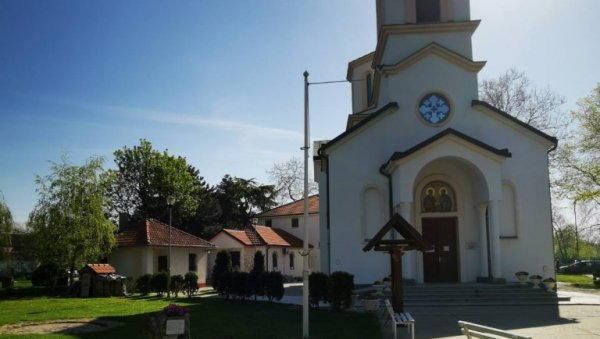 ПОКРАЛИ ЦРКВУ КОЈА ИХ ЈЕ ПОМАГАЛА: Светиња у Котежу из које су однете мошти свеца десети пут на мети разбојника ПОКРАЛИ ЦРКВУ КОЈА ИХ ЈЕ ПОМАГАЛА: Светиња у Котежу из које су однете мошти свеца десети пут на мети разбојника