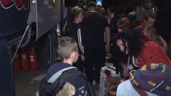 ОКО 40 ОСНОВАЦА ЗАВРШИЛО У ХИТНОЈ: На Јахорини се разболели ђаци из Приједора ОКО 40 ОСНОВАЦА ЗАВРШИЛО У ХИТНОЈ: На Јахорини се разболели ђаци из Приједора