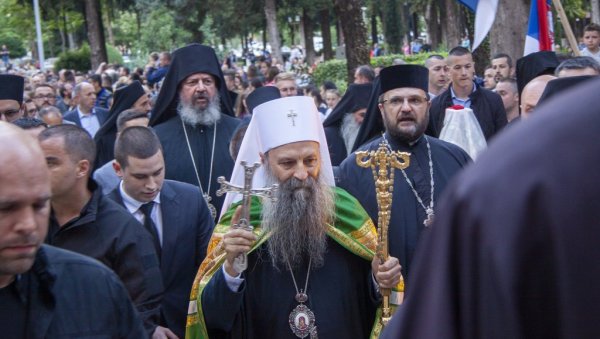 ХЕРЦЕГОВИНА ДОЧЕКАЛА ПАТРИЈАРХА ПОРФИРИЈА: Поглавар СПЦ у Требињу - Овде је кроз Светог Саву започела симбиоза небеског и земаљског (ФОТО) ХЕРЦЕГОВИНА ДОЧЕКАЛА ПАТРИЈАРХА ПОРФИРИЈА: Поглавар СПЦ у Требињу - Овде је кроз Светог Саву започела симбиоза небеског и земаљског (ФОТО)