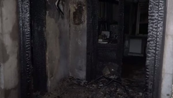 ГРОМ СПАЛИО КУЋУ У МЛАДЕНОВЦУ: Језиви призори након невремена - остали само гарави зидови, породица ноћ провела у ауту (ВИДЕО) ГРОМ СПАЛИО КУЋУ У МЛАДЕНОВЦУ: Језиви призори након невремена - остали само гарави зидови, породица ноћ провела у ауту (ВИДЕО)