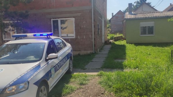ПРВЕ ФОТОГРАФИЈЕ И СНИМЦИ СА МЕСТА ЗЛОЧИНА: Жена прво избола супруга ножем, а затим га искасапила тестером (ФОТО/ВИДЕО) ПРВЕ ФОТОГРАФИЈЕ И СНИМЦИ СА МЕСТА ЗЛОЧИНА: Жена прво избола супруга ножем, а затим га искасапила тестером (ФОТО/ВИДЕО)