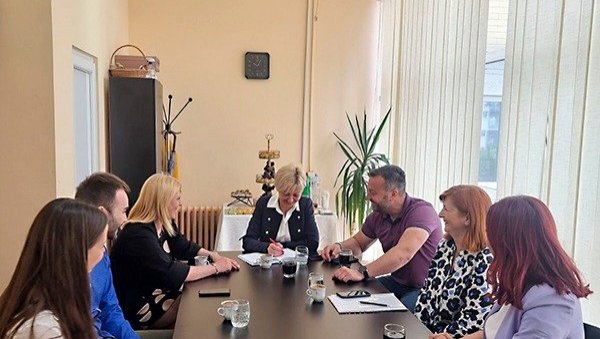 ЈЕДНАКЕ ШАНСЕ ЗА СВАКО ДЕТЕ: Чланица Већа општине Палилула одржала састанак са директорима осмолетки са Карабурме ЈЕДНАКЕ ШАНСЕ ЗА СВАКО ДЕТЕ: Чланица Већа општине Палилула одржала састанак са директорима осмолетки са Карабурме