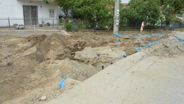 РАДОВИ НА ЧУКАРИЦИ: За боље водоснабдевање и квалитетнији водовод РАДОВИ НА ЧУКАРИЦИ: За боље водоснабдевање и квалитетнији водовод