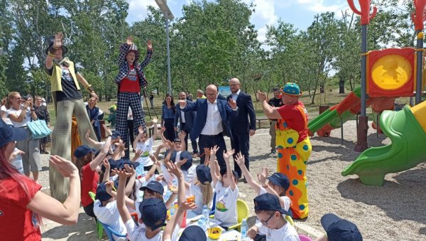 „СЕНТАНДРЕЈСКИ ПАРК“ ЗА МАЛИШАНЕ: Слана бара у Новом Саду добила нови еколошки парк (ВИДЕО)