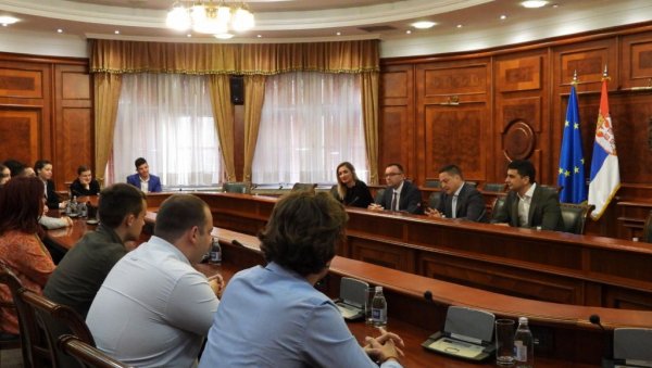 ПРИЈЕМ КОД МИНИСТРА: Студенти Правног факултета понос нације ПРИЈЕМ КОД МИНИСТРА: Студенти Правног факултета понос нације