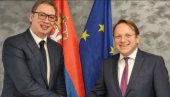 ВУЧИЋ СУТРА СА ВАРХЕЉИЈЕМ: Председник Србије дочекује европског комесара за проширење ВУЧИЋ СУТРА СА ВАРХЕЉИЈЕМ: Председник Србије дочекује европског комесара за проширење