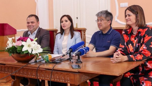 КИНЕЗИ УЛАЖУ 100 МИЛИОНА ЕВРА У РУМУ: Фабрика површине 100.000 м² ускоро креће са градњом КИНЕЗИ УЛАЖУ 100 МИЛИОНА ЕВРА У РУМУ: Фабрика површине 100.000 м² ускоро креће са градњом