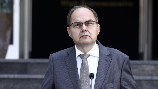 РЕПУБЛИКА СРПСКА ОПЕТ НА МЕТИ ШМИТА: Најавио санкције због прославе Дана републике и Додиковог ордена Путину РЕПУБЛИКА СРПСКА ОПЕТ НА МЕТИ ШМИТА: Најавио санкције због прославе Дана републике и Додиковог ордена Путину