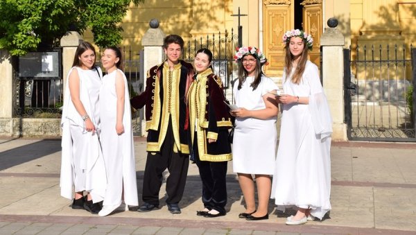 ОНИ ВИДЕ МЕД И ВИНО: Све је спремно за 17. Међународни сајам меда и вина у Неготину ОНИ ВИДЕ МЕД И ВИНО: Све је спремно за 17. Међународни сајам меда и вина у Неготину