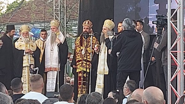 ИДЕМ ПО ТРАГОВИМА КОРЕНА КОЈЕ ЈЕ САВА ПОСАДИО Речи патријарха у Никшићу - Данас је неопходна молитва, људи су изгубљени у свету егоизма ИДЕМ ПО ТРАГОВИМА КОРЕНА КОЈЕ ЈЕ САВА ПОСАДИО Речи патријарха у Никшићу - Данас је неопходна молитва, људи су изгубљени у свету егоизма