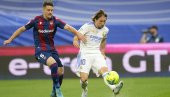 HRVATSKA GLEDA I ČUPA KOSU! Luka Modrić pljačkom dobio Zlatnu loptu! HRVATSKA GLEDA I ČUPA KOSU! Luka Modrić pljačkom dobio Zlatnu loptu!