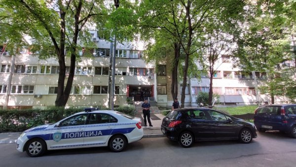 ПРВЕ СЛИКЕ И СНИМЦИ ИЗ МИРИЈЕВА: Жена скочила са сином у наручју - повређени дечак на реанимацији (ФОТО/ВИДЕО) ПРВЕ СЛИКЕ И СНИМЦИ ИЗ МИРИЈЕВА: Жена скочила са сином у наручју - повређени дечак на реанимацији (ФОТО/ВИДЕО)