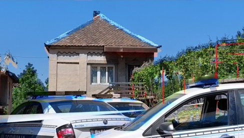 SLIKE I SNIMCI SA MESTA ZLOČINA U BARAJEVU: Snežanu ubio komšija, pa pokušao da izvrši samoubistvo (FOTO/VIDEO) SLIKE I SNIMCI SA MESTA ZLOČINA U BARAJEVU: Snežanu ubio komšija, pa pokušao da izvrši samoubistvo (FOTO/VIDEO)