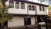 PESNIČKO VEČE NA DIJALEKTU: Međunarodni dan maternjeg jezika u Vlasotincu PESNIČKO VEČE NA DIJALEKTU: Međunarodni dan maternjeg jezika u Vlasotincu