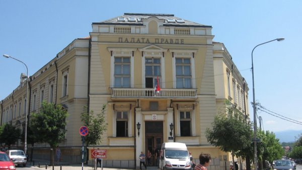 ХТЕО САМ ДА ОДГОВОРНИ НАУЧЕ ЛЕКЦИЈУ: Врањанац који је грешком примио различите вакцине против ковида добио пресуду против државе ХТЕО САМ ДА ОДГОВОРНИ НАУЧЕ ЛЕКЦИЈУ: Врањанац који је грешком примио различите вакцине против ковида добио пресуду против државе