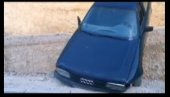 SVI SE PITAJU GDE JE ZAVRŠIO VOZAČ: Neobična saobraćajna nezgoda u Novom Pazaru (VIDEO) SVI SE PITAJU GDE JE ZAVRŠIO VOZAČ: Neobična saobraćajna nezgoda u Novom Pazaru (VIDEO)