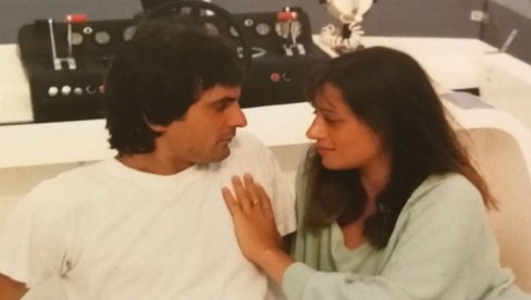 OSVOJILA FUDBALSKU LEGENDU: Za njom je ludela cela bivša Juga (FOTO) OSVOJILA FUDBALSKU LEGENDU: Za njom je ludela cela bivša Juga (FOTO)