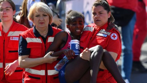 ŠAMPIONKU ODNELI SA CILJA: Kenijka pobedila u polumaratonu, pa nije mogla da stoji na nogama