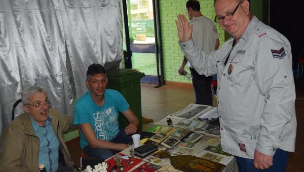 НА ПРОДАЈУ ОРДЕЊЕ, СТАРИ НОВАЦ, АЛИ И ОРУЖЈЕ: Сајам колекционарства у Јагодини привукао људе из целе Србије (ФОТО) НА ПРОДАЈУ ОРДЕЊЕ, СТАРИ НОВАЦ, АЛИ И ОРУЖЈЕ: Сајам колекционарства у Јагодини привукао људе из целе Србије (ФОТО)