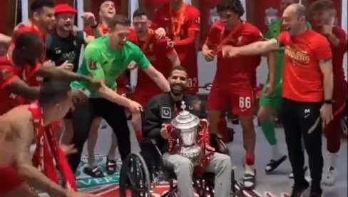 PRE TRI GODINE ŽIVOT MU SE RASPAO... A sada - zvezda Liverpulove proslave! PRE TRI GODINE ŽIVOT MU SE RASPAO... A sada - zvezda Liverpulove proslave!