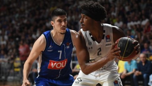 CRNO-BELI PALI U NEIZVESNOJ ZAVRŠNICI: Partizan izgubio od Budućnosti, majstorica odlučuje o ABA finalisti CRNO-BELI PALI U NEIZVESNOJ ZAVRŠNICI: Partizan izgubio od Budućnosti, majstorica odlučuje o ABA finalisti
