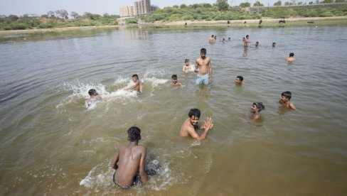 U NJU DELHIJU 49 STEPENI: Toplotni talas u Indiji U NJU DELHIJU 49 STEPENI: Toplotni talas u Indiji