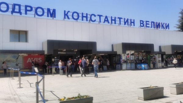 ЕВАКУИСАН НИШКИ АЕРОДРОМ: Стигла дојава о бомби, на терену контрадиверзионе екипе ЕВАКУИСАН НИШКИ АЕРОДРОМ: Стигла дојава о бомби, на терену контрадиверзионе екипе
