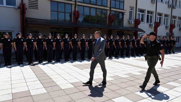 ВУЛИН ОДРЖАО ПРЕДАВАЊЕ: Уз пуну подршку државног врха и председника Вучића и даље ћемо улагати у развој полиције ВУЛИН ОДРЖАО ПРЕДАВАЊЕ: Уз пуну подршку државног врха и председника Вучића и даље ћемо улагати у развој полиције