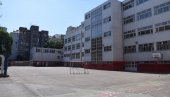 НАЈНОВИЈЕ ИНФОРМАЦИЈЕ: До 14 часова полиција прегледала 60 основних и 13 средњих школа НАЈНОВИЈЕ ИНФОРМАЦИЈЕ: До 14 часова полиција прегледала 60 основних и 13 средњих школа