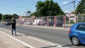 POPRAVLJENA OGRADA NA ZRENJANINCU: Bezbedniji put kod skretanja ka Borči POPRAVLJENA OGRADA NA ZRENJANINCU: Bezbedniji put kod skretanja ka Borči