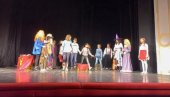 ХУМАНИ МАЛИ ГЛУМЦИ ОСНОВЦИ: У Житишту Приче из Мерлиновог парка за малог Вукана ХУМАНИ МАЛИ ГЛУМЦИ ОСНОВЦИ: У Житишту Приче из Мерлиновог парка за малог Вукана