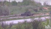 ПОГЛЕДАЈТЕ РУСКЕ ТЕНКОВЕ У АКЦИЈИ: Снимци ДНР приказују нападе на положаје украјинске војске