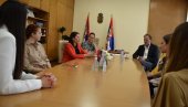 ZAPOČELI STRUČNU PRAKSU U MINISTARSTVU: Vujović ugostila studente FPN-a (FOTO) ZAPOČELI STRUČNU PRAKSU U MINISTARSTVU: Vujović ugostila studente FPN-a (FOTO)