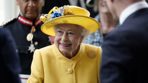 BRITANSKA KRALJICA PONOVO U JAVNOSTI: Otvorila metro-liniju Elizabeta (FOTO) BRITANSKA KRALJICA PONOVO U JAVNOSTI: Otvorila metro-liniju Elizabeta (FOTO)