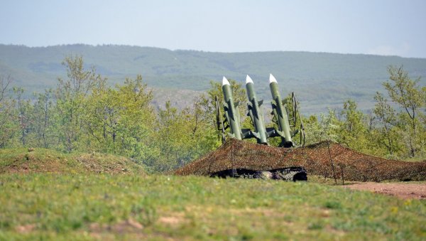 ЧЕШКИ ПРЕДСЕДНИК: Послали смо 100 тенкова и БВП, два система Куб, а размотрићемо и могућност да предамо Кијеву авионе Л-159 ЧЕШКИ ПРЕДСЕДНИК: Послали смо 100 тенкова и БВП, два система Куб, а размотрићемо и могућност да предамо Кијеву авионе Л-159