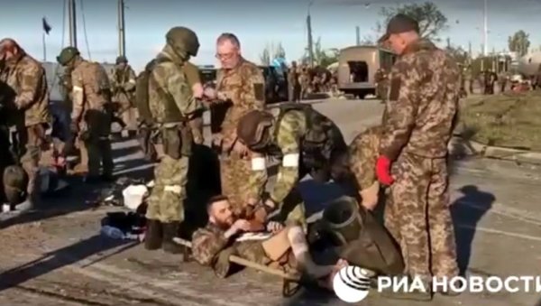 РАТ У УКРАЈИНИ: Са рукама у вис изашла команда пука Азов; Азовстаљ очишћен од украјинских трупа (ФОТО/ВИДЕО) РАТ У УКРАЈИНИ: Са рукама у вис изашла команда пука Азов; Азовстаљ очишћен од украјинских трупа (ФОТО/ВИДЕО)