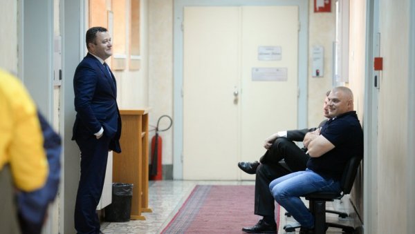 НИСАМ ПИО КАФЕ С КРИМИНАЛЦИМА: Бивши инспектор негира наводе оптужнице -нисам тражио да се уклоне подаци из Беливуковог телефона НИСАМ ПИО КАФЕ С КРИМИНАЛЦИМА: Бивши инспектор негира наводе оптужнице -нисам тражио да се уклоне подаци из Беливуковог телефона