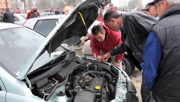 НЕ ДАЈТЕ ДА ВАС ПРЕВАРЕ: Ако ништа не пише, гаранција при куповини половних аутомобила две године НЕ ДАЈТЕ ДА ВАС ПРЕВАРЕ: Ако ништа не пише, гаранција при куповини половних аутомобила две године