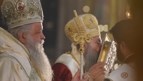 ЛИТУРГИЈА У САБОРНОМ ХРАМУ У СКОПЉУ: Патријарх Порфирије и старешина македонске цркве служе литургију помирења ЛИТУРГИЈА У САБОРНОМ ХРАМУ У СКОПЉУ: Патријарх Порфирије и старешина македонске цркве служе литургију помирења