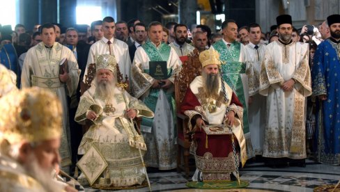 VELIKI DAN I BOŽJE ČUDO Hram Svetog Save pun vernika na liturgiji pomirenja sa makedonskom crkvom (FOTO)