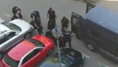 ХАОС ПРЕД ПОЧЕТАК ФАЈНАЛ-ФОРА! Општа туча навијача Олимпијакоса и Ефеса (ВИДЕО) ХАОС ПРЕД ПОЧЕТАК ФАЈНАЛ-ФОРА! Општа туча навијача Олимпијакоса и Ефеса (ВИДЕО)